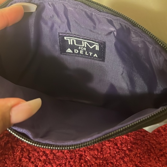 TUMI Bundle of 2 (1st Class Amenity Bags) Gray & Purple - Picture 5 of 13